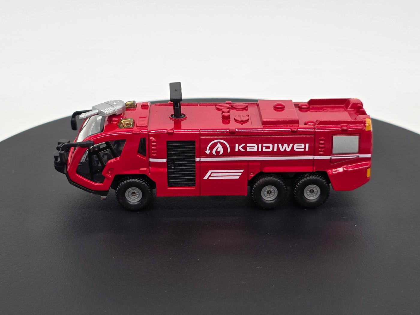 Airport Tender - Toy - 172